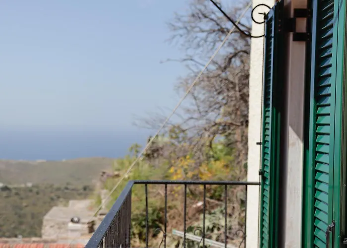 House Above The Castle * Ioulis