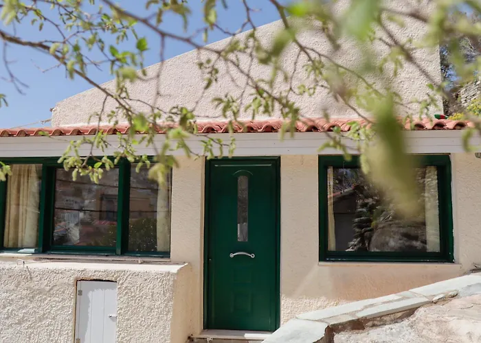 House Above The Castle * Ioulis