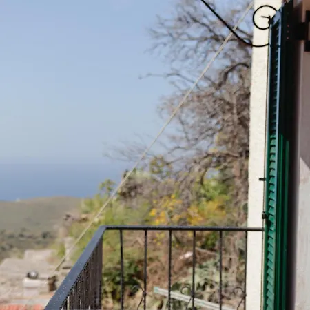 House Above The Castle * Ioulis